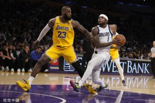 素显得尤为 素显得尤为